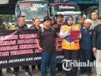 Kepala-Terminal-Arjosari-Malang-Mega-Perwira-Donowati-membacakan-nota-kesepakatan-bersama.jpg