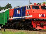 Kereta-Api-angkut-barang-di-wilayah-kerja-KAI-Daop-8-Surabaya-saat-sedang-beroperasi.jpg