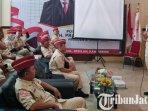 Ketua-DPC-Partai-Gerindra-Gresik-Asluchul-Alif-sambutan-di-Posko-Relawan-Pemenangan-Prabowo-Subianto.jpg