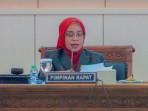 Ketua-DPRD-Lumajang-Oktafiyani-saat-memimpin-rapat-paripurna-di-Gedung-DPRD-Lumajang.jpg