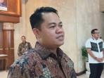 Ketua-KPU-Jatim-Aang-Kunaifi-saat-diwawancara.jpg