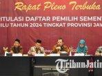Ketua-KPU-Jatim-Choirul-Anam-saat-rapat-pleno-terbuka-rekapitulasi-daftar-pemilih-sementara.jpg