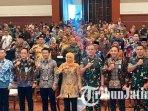 Khofifah-Indar-Parawansa-dan-Forkopimda-Jatim-menggelar-Rakor-Pengamanan-Mudik-Lebaran-2025.jpg