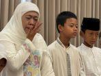 Khofifah-tampak-tak-kuasa-menahan-tangis-Air-matanya-menetes-saat.jpg