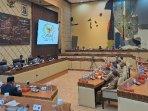 Komisi-II-DPR-RI-melakukan-Rapat-Kerja-dengan-delapan-pemkab-dan-pemkot-di-Provinsi-Aceh.jpg