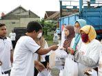 Komunitas-Supir-Truk-Jatim-Pendukung-Ganjar-salurkan-bantuan-sembako.jpg