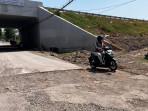 Kondisi-jalan-yang-rusak-di-sekitar-Tol-Probowangi-wilayah-Paiton-Kotaanyar.jpg