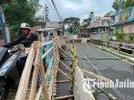 Kondisi-jembatan-darurat-yang-terbuat-dari-bambu-yang-dibangun-hasil-swadaya-warga-malang.jpg