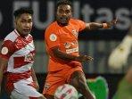 Laga-Madura-United-vs-Borneo-FC-berakhir-dengan-skor-1-0-untuk-kemenangan-Laskar-Sapeh-Kerrab.jpg