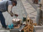 Lampu-hias-Kayutangan-Heritage-Malang-mengalami-kerusakan-diduga-akibat-ditabrak-mobil.jpg