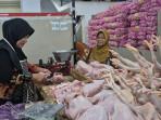 Lapak-pedagang-daging-ayam-di-Pasar-Legi-Ponorogo.jpg