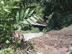 Lokasi-tanah-longsor-yang-menimbun-tiga-warung-di-Desa-Kampunganyar-Banyuwangi.jpg