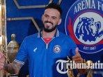 Lucas-Frigeri-kiper-baru-Arema-FC-yang-baru-saja-diperkenalkan-ke-publik1.jpg