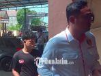 MR-alias-P-berkaus-hitam-saat-digelandang-ke-Mapolres-Bojonegoro-Rabu-2472024-siang.jpg