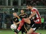 Madura-United-unggul-1-0-dari-Persija-pada-babak-pertama-laga-Madura-United-vs-Persija-Jakarta.jpg