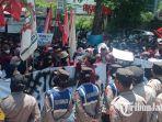 Mahsiswa-IMM-menggelar-demo-menolak-kenakan-harga-BBM.jpg