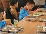 Makan-siang-di-Sekolah-Rakyat-Terintegrasi-50-Kabupaten-Trenggalek-Jalan-Kapiten-Pattimura.jpg