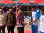 Marhaen-Djumadi-menghadiri-Sekolah-Peduli-Inflasi-Teras-Pangan-B2SA-Goes-to-School-di-SMPN-3-nganjuk.jpg