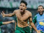 Marselino-Ferdinan-melakukan-Selebrasi-usai-membobol-gawang-PSIS-Semarang.jpg