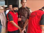 Masduki-kiri-dan-Faisol-Subhan-Hadi-usai-Menjalani-Sidang-Putusan-di-Pengadilan-Negeri.jpg