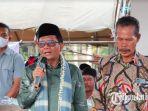 Menkopolhukam-RI-Mahfud-MD-saat-bertemu-dengan-sahabat-kecilnya-Hariyanto-saat-ziarah.jpg