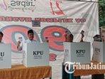 Menteri-Sosial-RI-Saifullah-Yusuf-Gus-Ipul-menggunakan-hak-suaranya-dalam-Pilkada-2024.jpg
