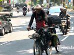 Miftahudin-Ramli-saat-melintas-di-Jalan-Kota-Batu-untuk-ekspedisi-lintas-stadion.jpg