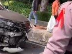 Mobil-Honda-HR-V-menabrak-becak-dan-motor-Honda-Beat-kecelakaan-maut-di-surabaya.jpg