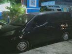 Mobil-Kejari-Tuban-keluar-kantor-Diskominfo-SP-Tuban-usai-tim-Kejari-menggeledah-kantor.jpg