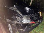 Mobil-plat-merah-diduga-milik-Pemkab-Bondowoso-yang-terlibat-kecelakaan.jpg