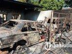 Mobil-yang-hangus-terbakar-usai-aksi-kerusuhan-di-area-Kantor-Pemkab-Kediri.jpg