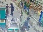 Modus-tanya-alamat-dua-bandit-jalanan-merampas-kalung-emak-emak-60-tahun-di-Desa-Pilang-Sidoarjo.jpg