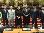 Muhammad-Khozin-paling-kanan-bersama-Ketua-DPR-RI-Puan-Maharani.jpg