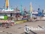 Nelayan-di-Pelabuhan-Perikanan-Nusantara-Brondong-Lamongan-tak-melaut-karena-solar-subsidi-langka.jpg