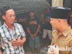 Nelayan-selamat-usai-perahunya-terbalik-dibesuk-Bupati-Trenggalek-detik-detik-perahu-terbalik.jpg