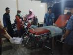 Nenek-S-saat-dibawa-ke-IGD-RSUD-dr-Darsono-Jalan-Ahmad-Yani.jpg
