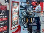 New-CB150X-saat-didisplay-oleh-MPM-Honda-di-Plaza-Surabaya.jpg