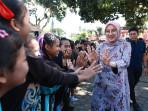 Ngantor-di-Desa-Bupati-Ipuk-Gelorakan-Semangat-Kemerdekaan-ke-Sekolah-sekolah.jpg