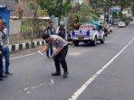 Olah-TKP-pengendara-sepeda-motor-Honda-Astrea-Star-menabrak-wanita-penyeberang-jalan.jpg