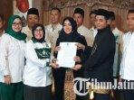 PKB-memberikan-rekomendasi-untuk-Ikfina-Fahmawati-SaDulloh-Syarafi-untuk-maju-Pilkada-Mojokerto-2024.jpg