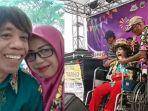 Pak-Tarno-menggunakan-kursi-roda-di-atas-panggung.jpg