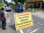 Papan-peringatan-untuk-pengendara-terpasang-di-lokasi-jembatan.jpg