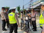 Para-Personel-Polres-Bojonegoro-saat-menindak-pelanggar-lalu-lintas-d.jpg