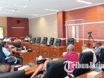 Para-mantan-kades-di-Bojonegoro-meminta-tali-asih-atau-semacam-pesangon-dari-Pemkab-Bojonegoro.jpg