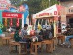 Para-pemudik-pengguna-motor-maupun-mobil-yang-memanfaatkan-fasilitas-Bale-Santai-Honda-BSH-2023.jpg