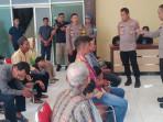 Para-pendekar-dari-salah-satu-perguruan-silat-sempat-diamankan.jpg
