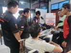 Para-penyandang-difabel-mengikuti-pelatihan-perbaikan-sepeda-motor.jpg