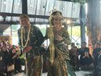 Pasangan-Suami-Istri-Denny-Caknan-dan-Bella-Bonita-mulai-mengikuti-ngunduh-mantu.jpg