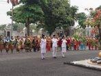 Pasukan-Bhineka-Tunggal-Ika-membacakan-ikrar-Sumpah-Pemuda-di-lapangan-pemkab-tuban.jpg