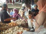 Pedagang-beras-dan-bumbu-dapur-di-Pasar-Tanjung-Anyar-Kota-Mojokerto.jpg
